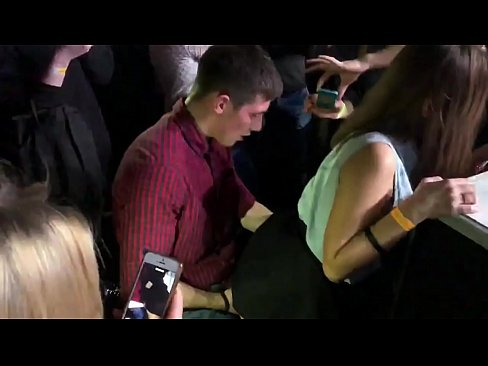 ❤️ sex tūturu i roto i te nightclub Russian. 18-tau-tawhito Russian kotiro i roto i te nono me te tara fucked i roto i te nightclub ❤❌ Video Fucking i mi.hentai-id.ru ﹏